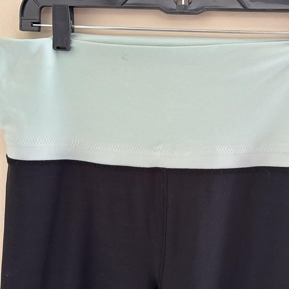GAPBody Wide Leg Activewear Leggings Yoga Pants Size Medium Black & Teal. - Picture 2 of 5